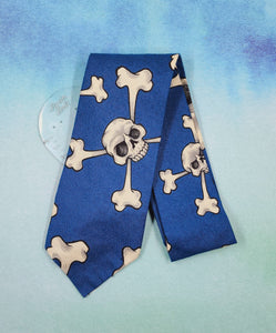 Skull and crossbone neck tie