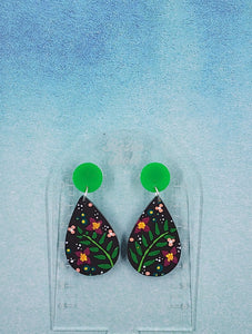 Lara tear drop earring