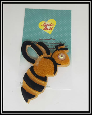 Busy Bee Brooch in gold